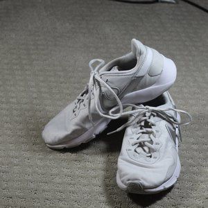 Nike Size 10 White and Silver Athletic Shoes CQ9545-012
